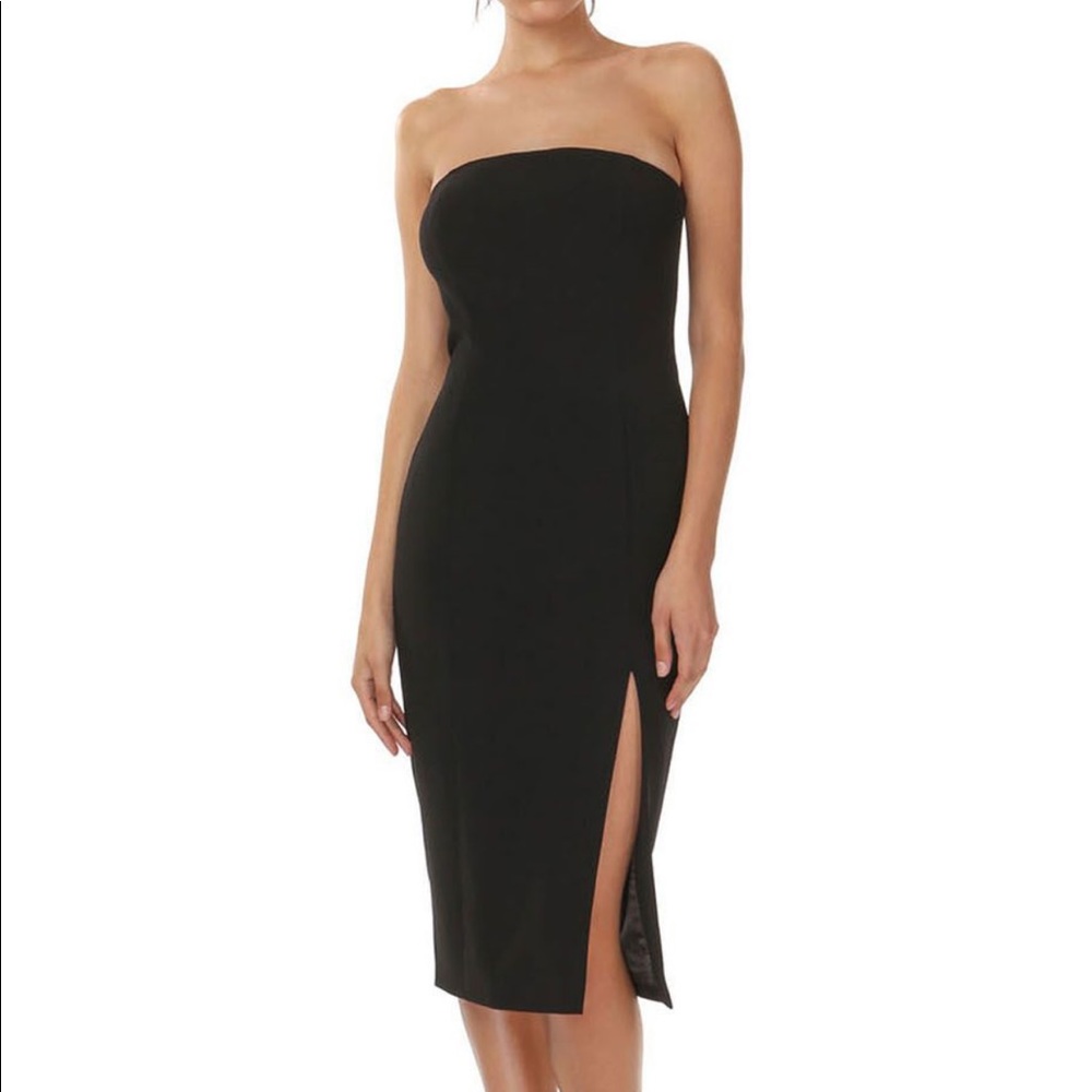 Strapless LBD with Slit